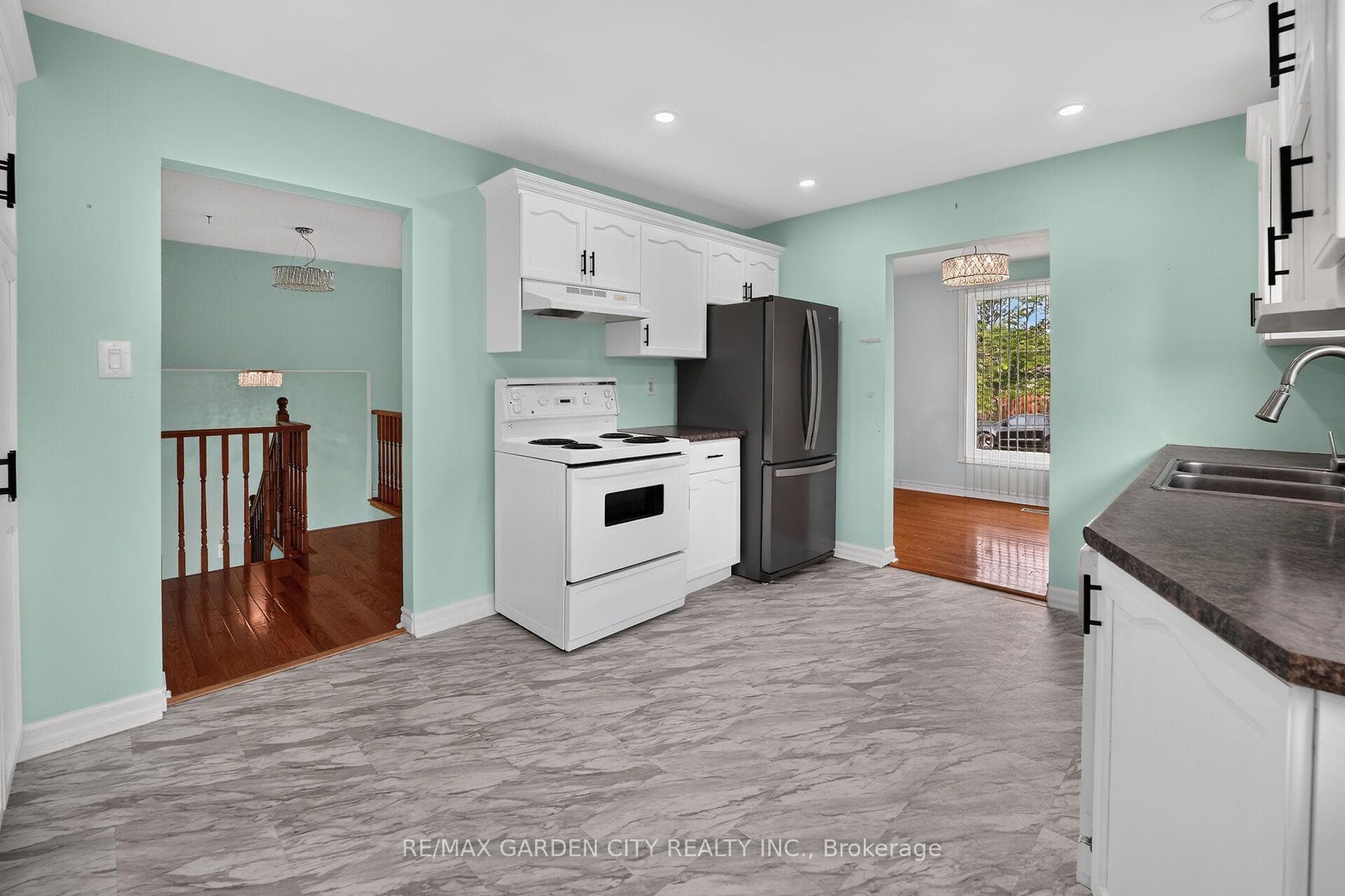 186 Glenmor Drive photo 10