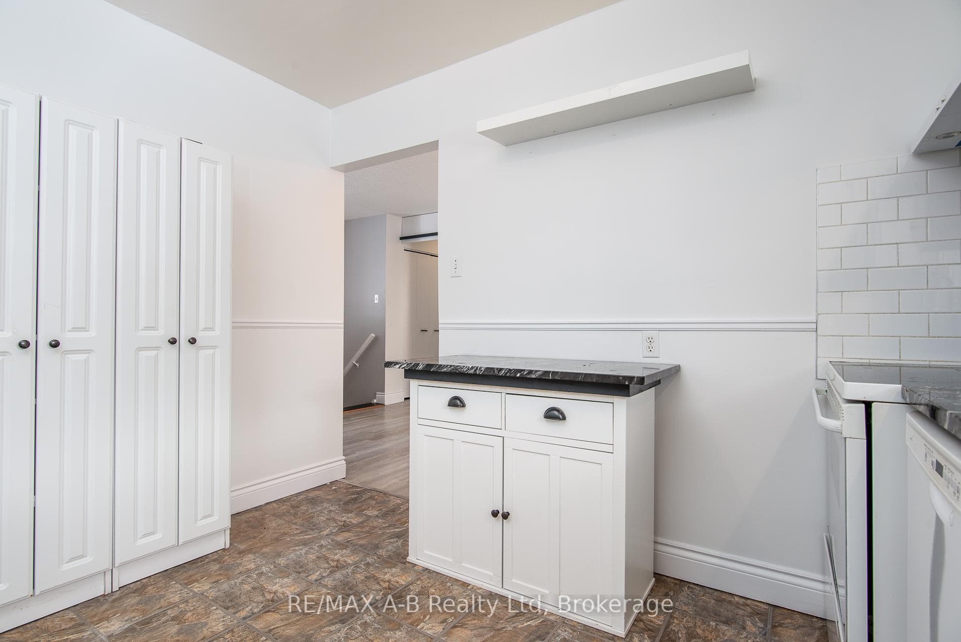 113 Hastings Court photo 19