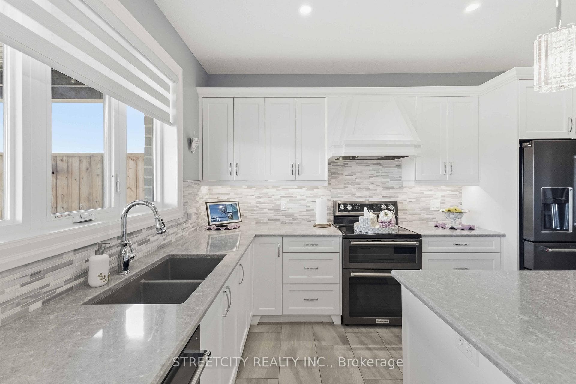 1391 Medway Park Drive photo 16