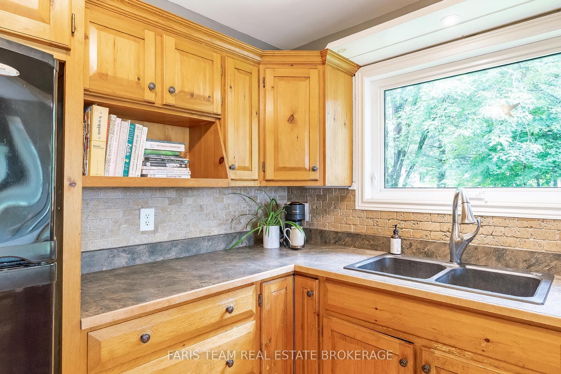 2268 Flos Road 10 N/A photo 8