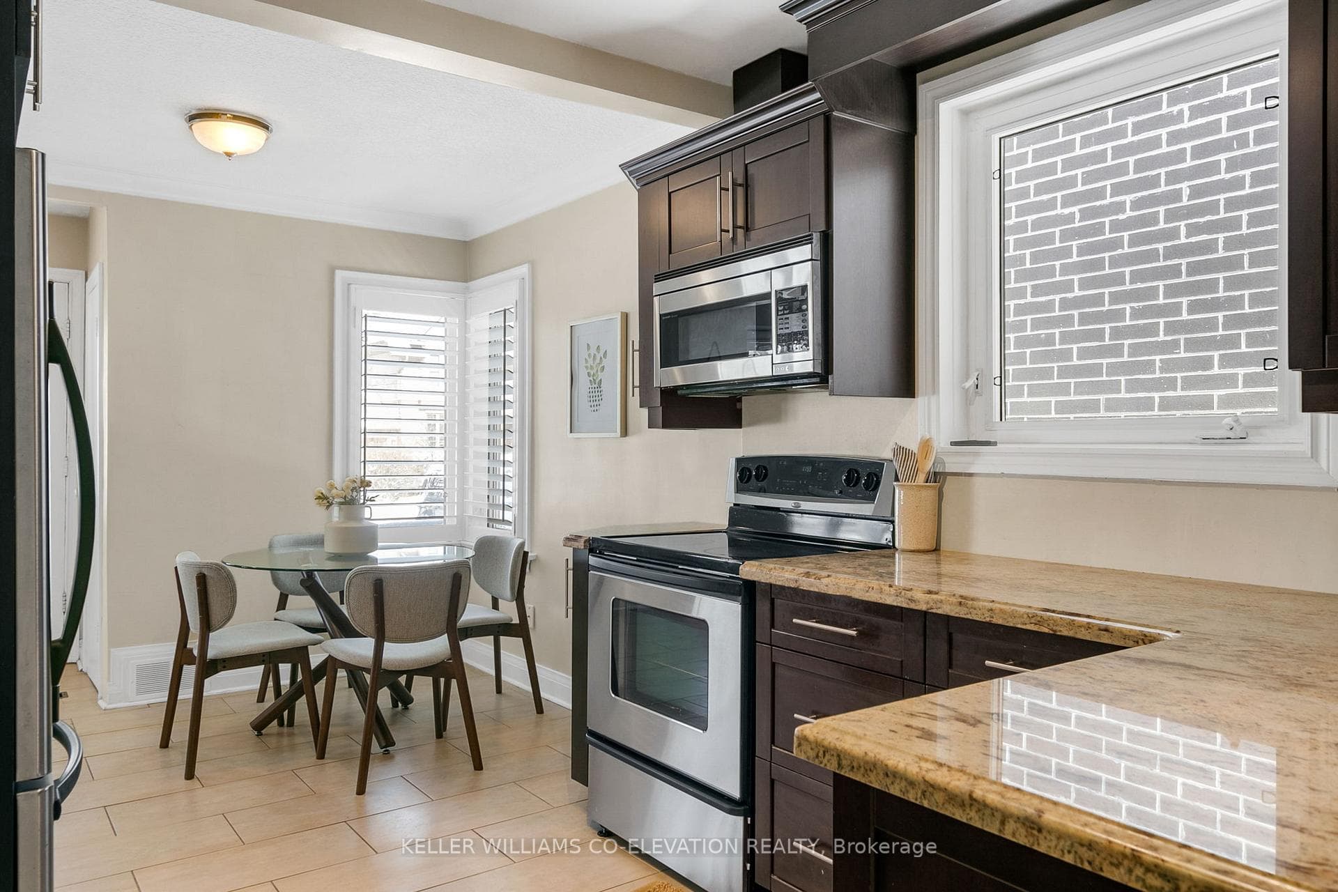 131 Meadowvale Drive photo 14