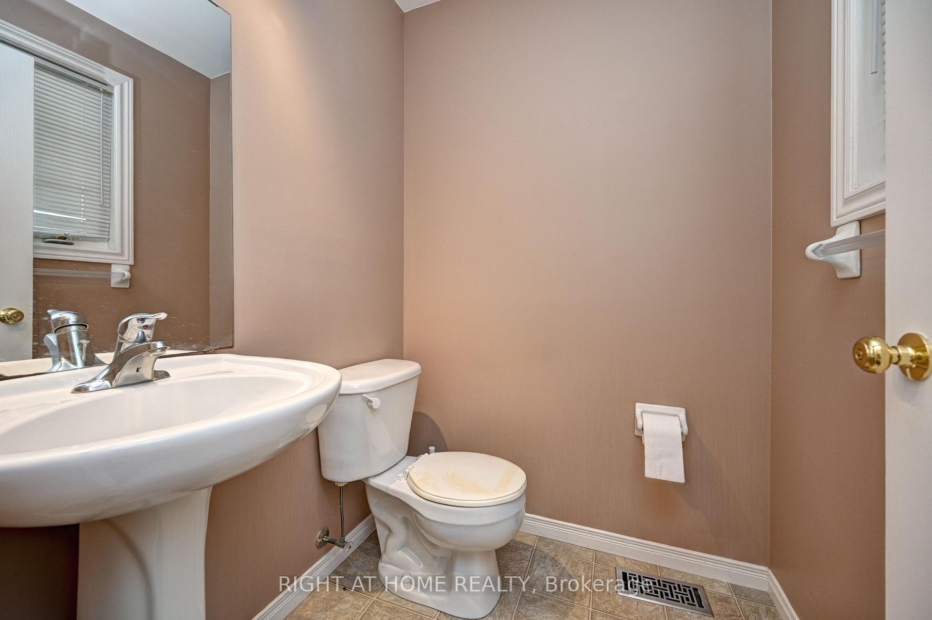 760 Paris Boulevard photo 16