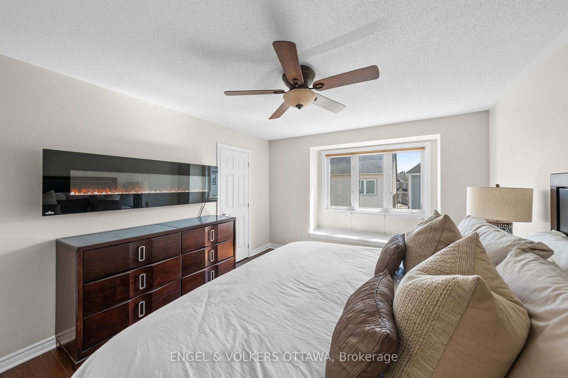 105 Pennant Avenue photo 22