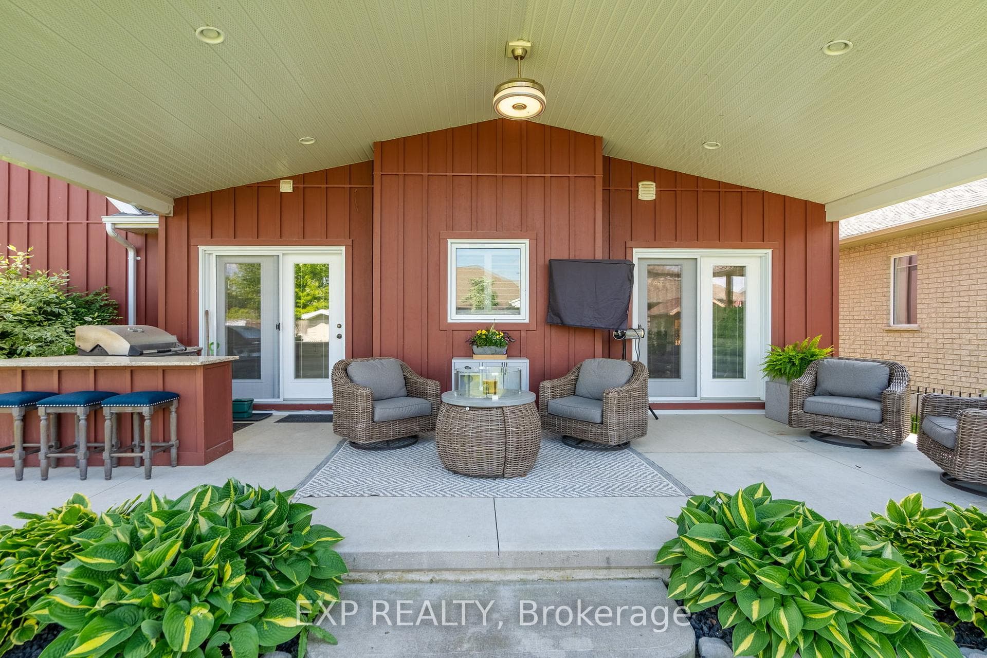 Outdoor Back, Covered deck