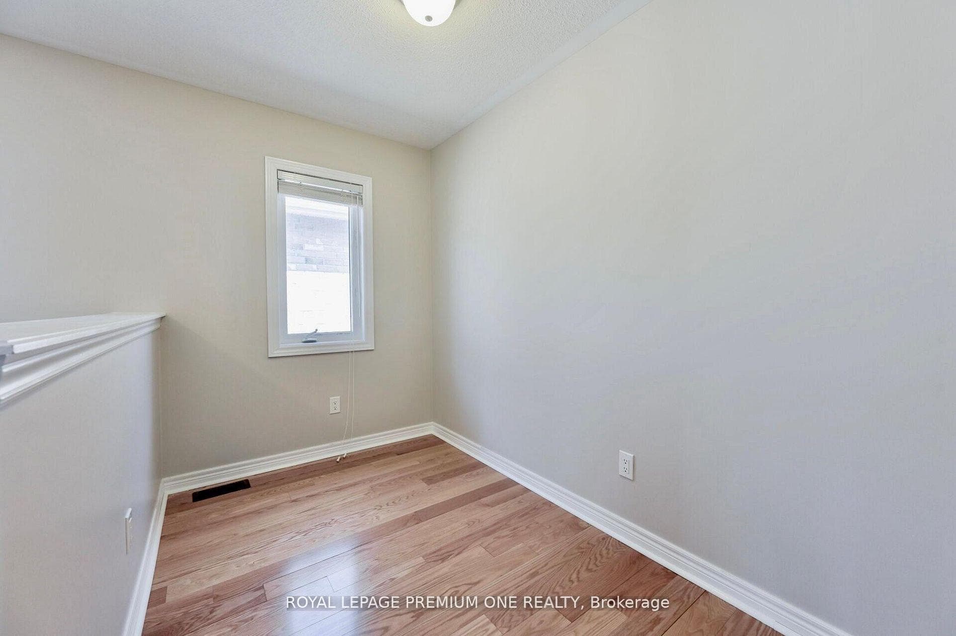 166 Sharpe Crescent photo 25