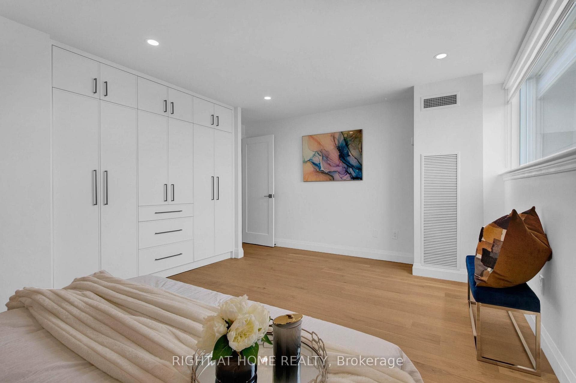 270 Scarlett Road Unit 1913 photo 16