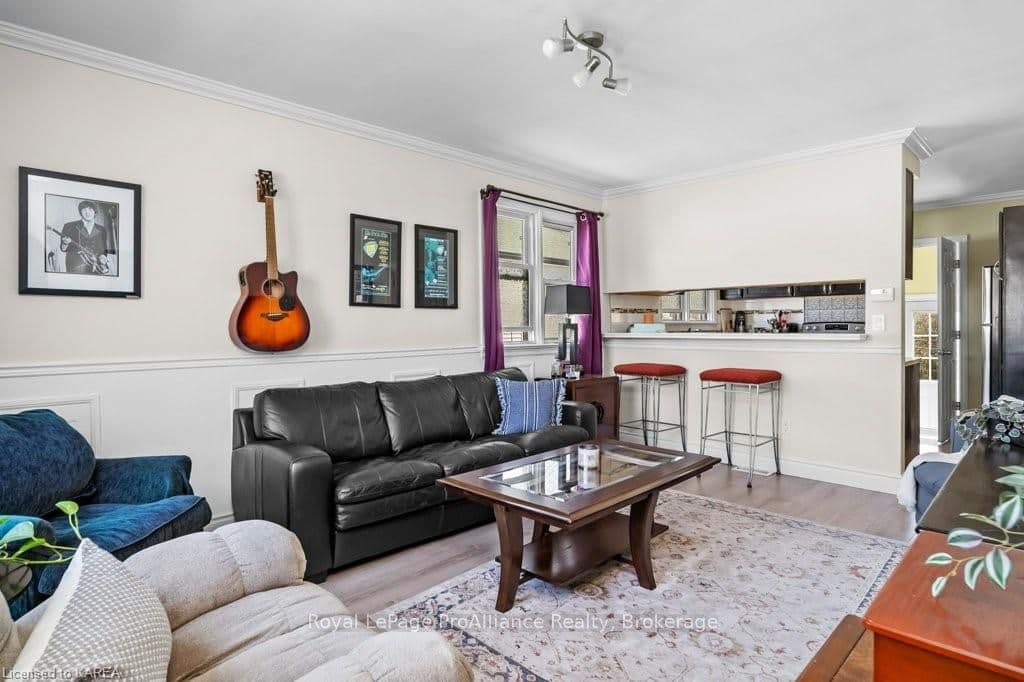 197 KINGSCOURT Avenue photo 8