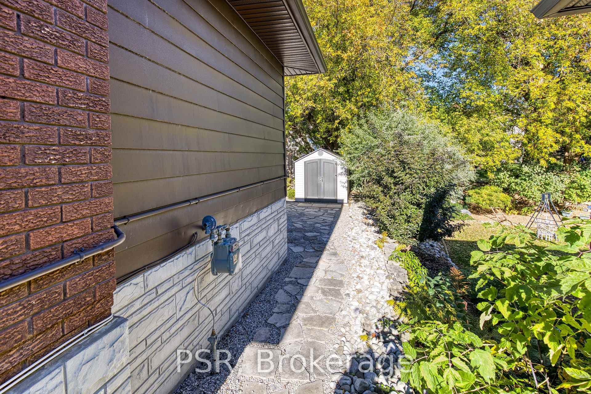 24 Burbank Road photo 3