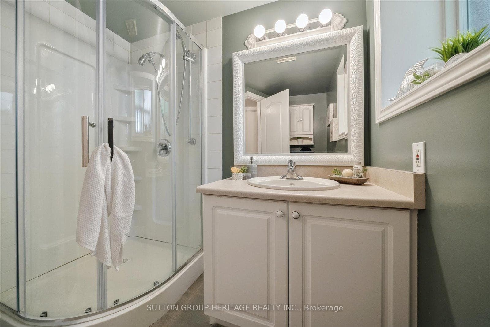 Lower 3pc Bath