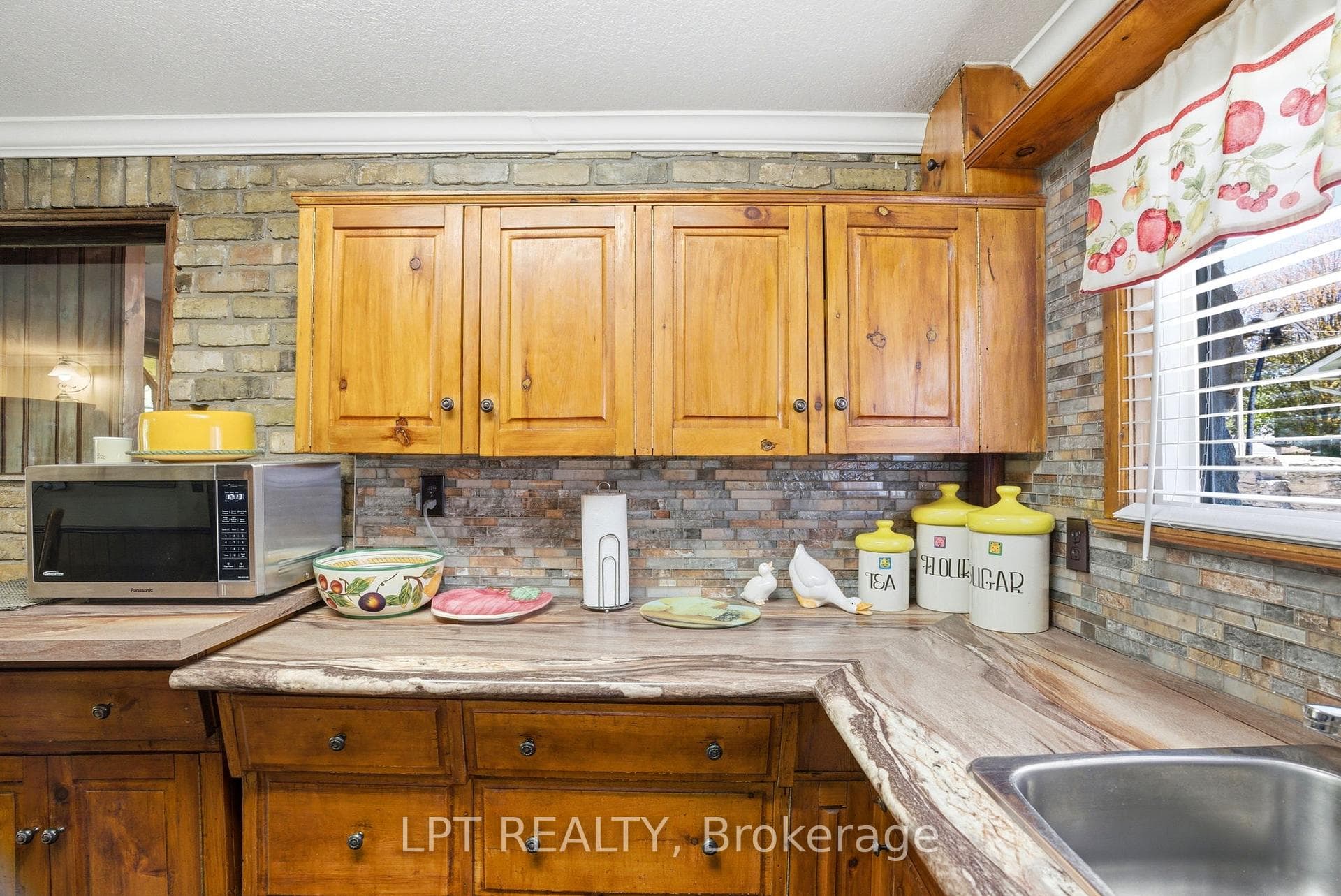 9996 Huron Street photo 10