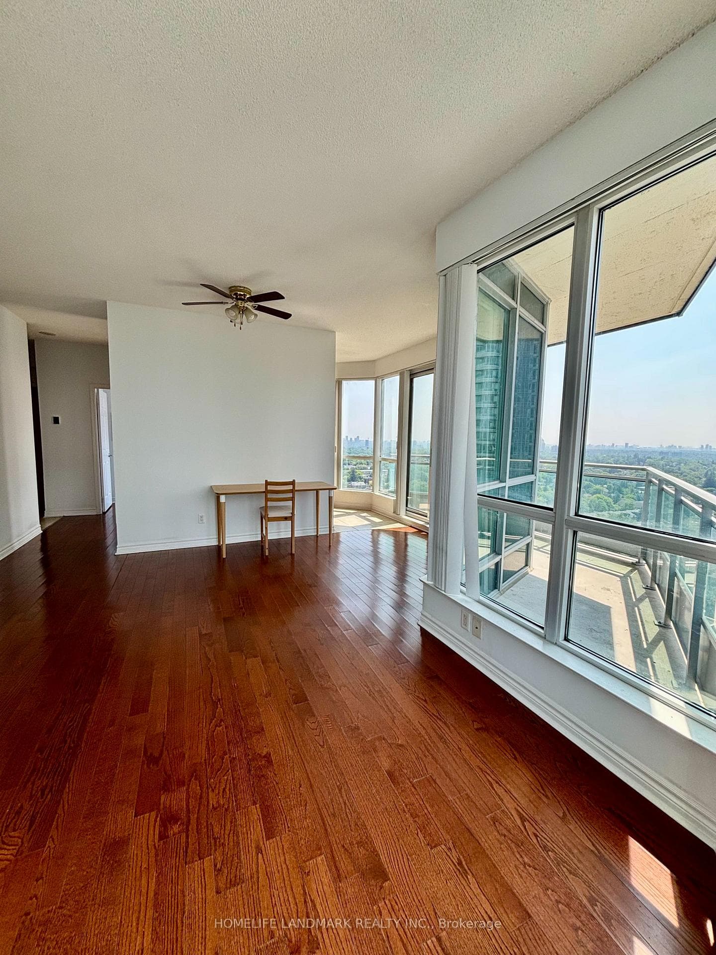 18 Holmes Avenue Unit 1805 photo 4