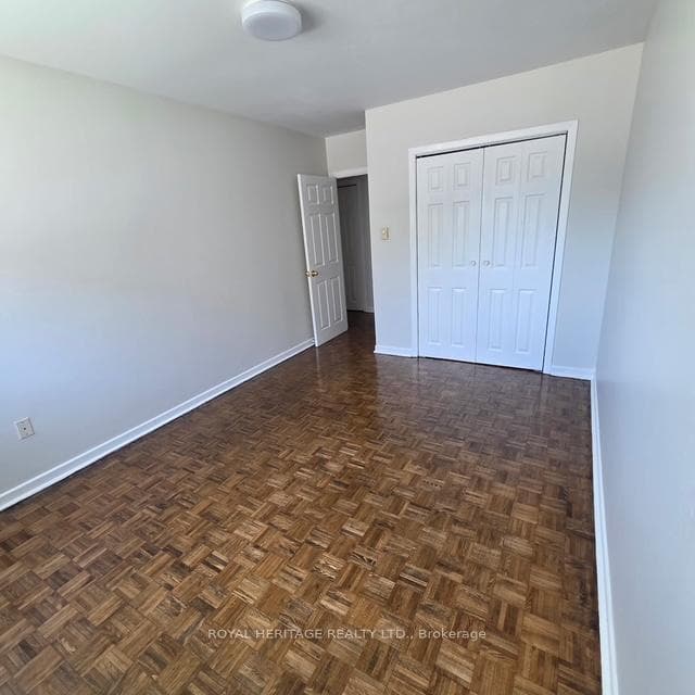 945 Simcoe Street Unit 2 photo 8