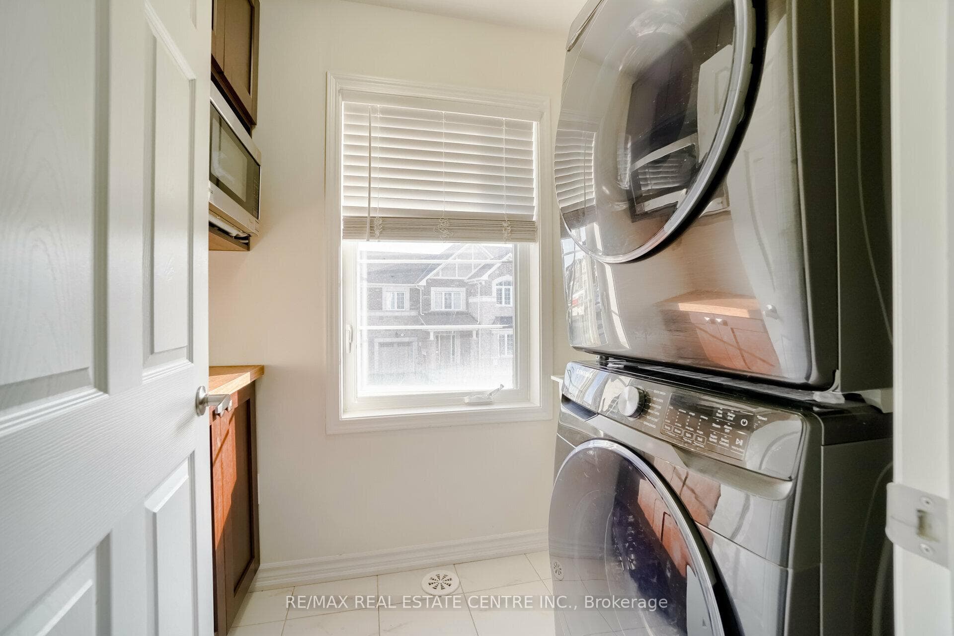 875 Sumac Crescent photo 24