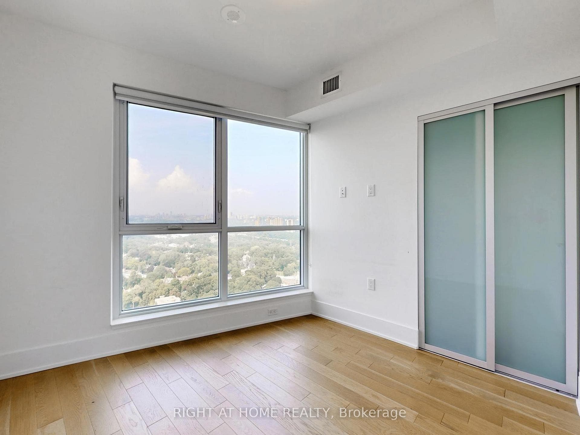 585 Bloor Street Unit 3115 photo 14