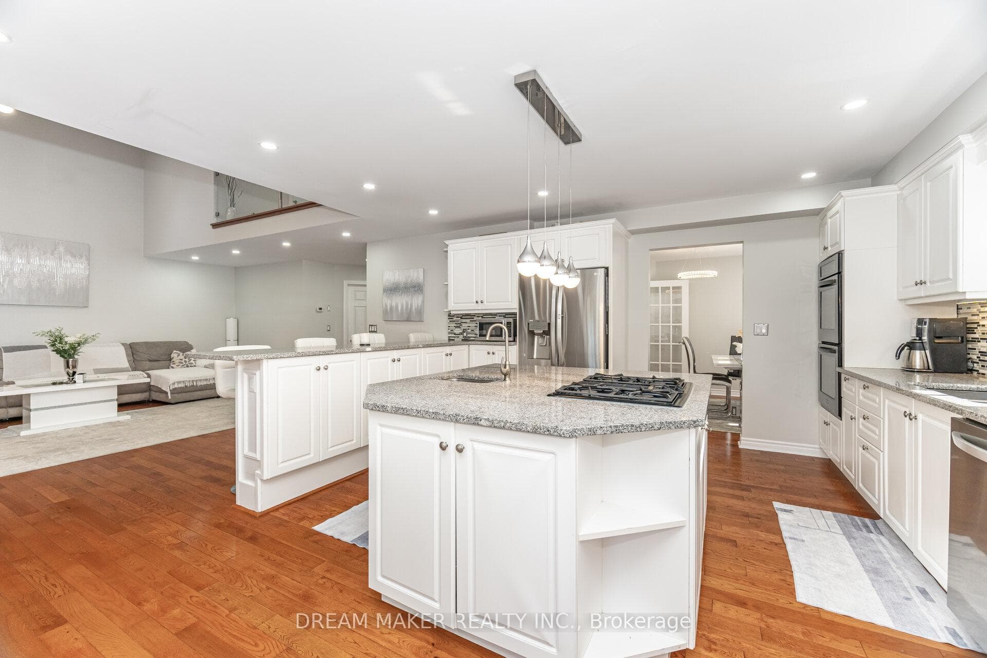 756 Third Avenue photo 18