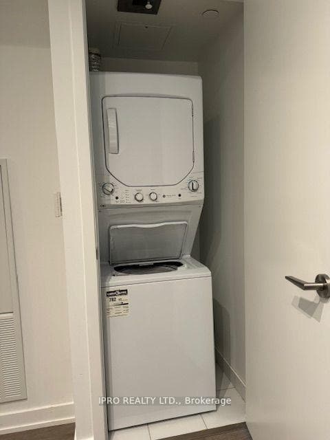 501 Yonge Street Unit 1704 photo 11