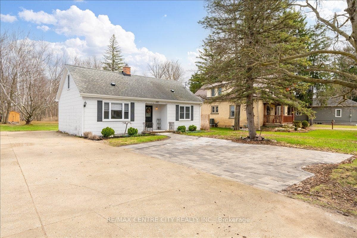 549 Victoria Street photo 2