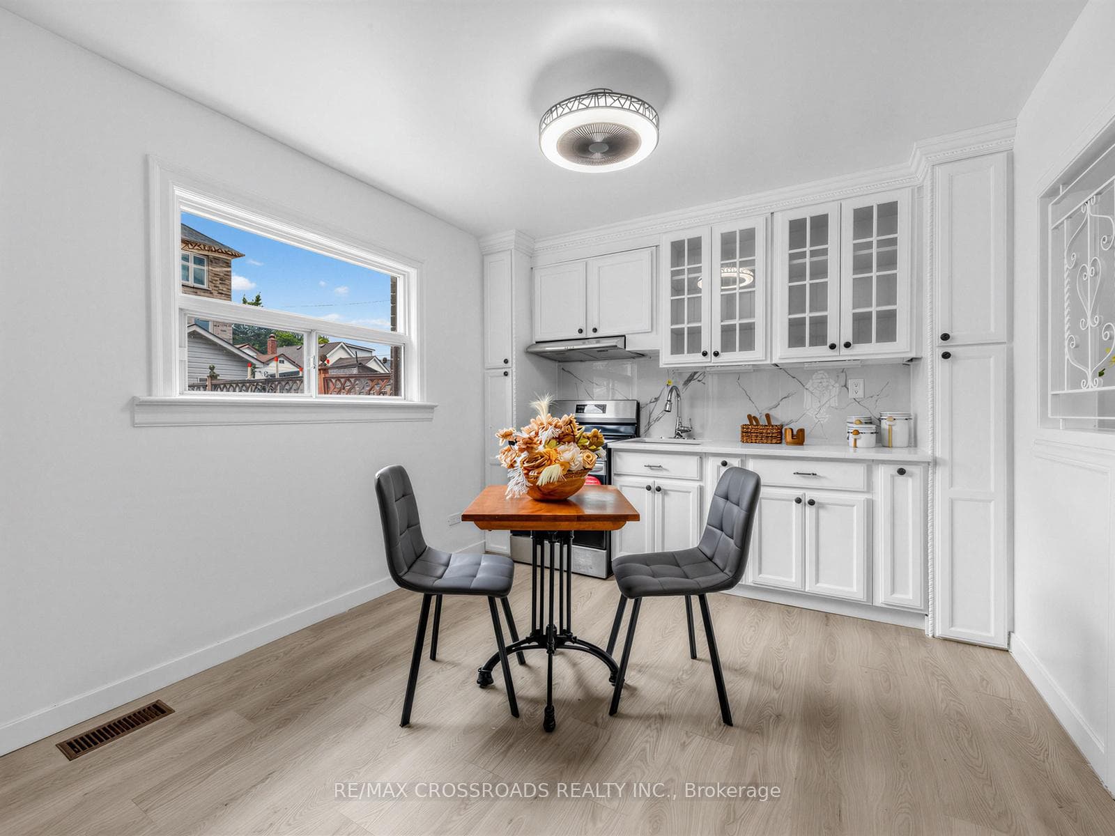 Bright and functional kitchen.