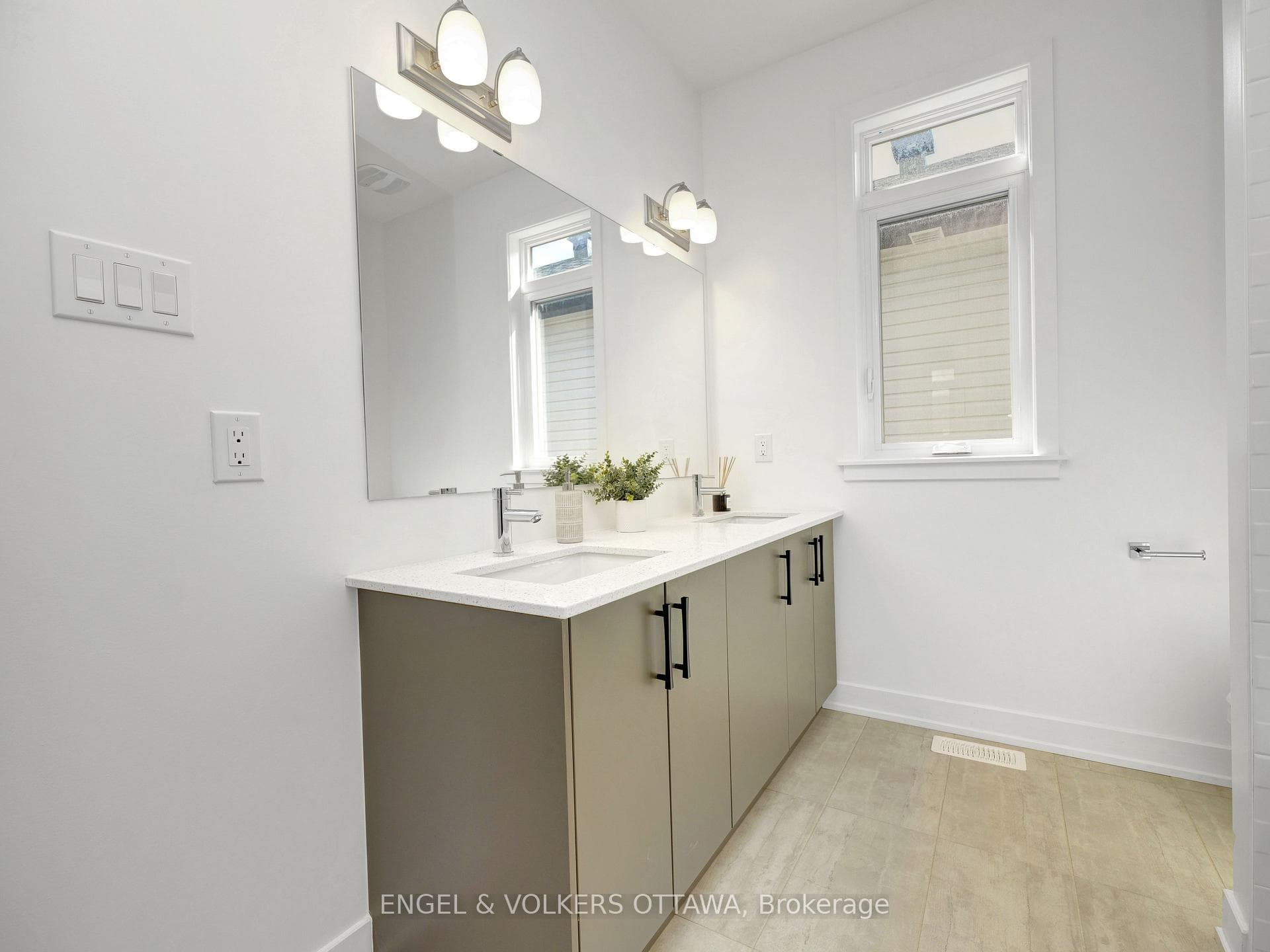 330 MONTICELLO Avenue photo 32