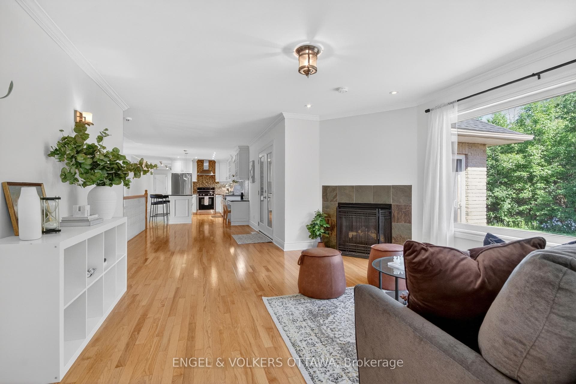 528 Tullamore Street photo 13