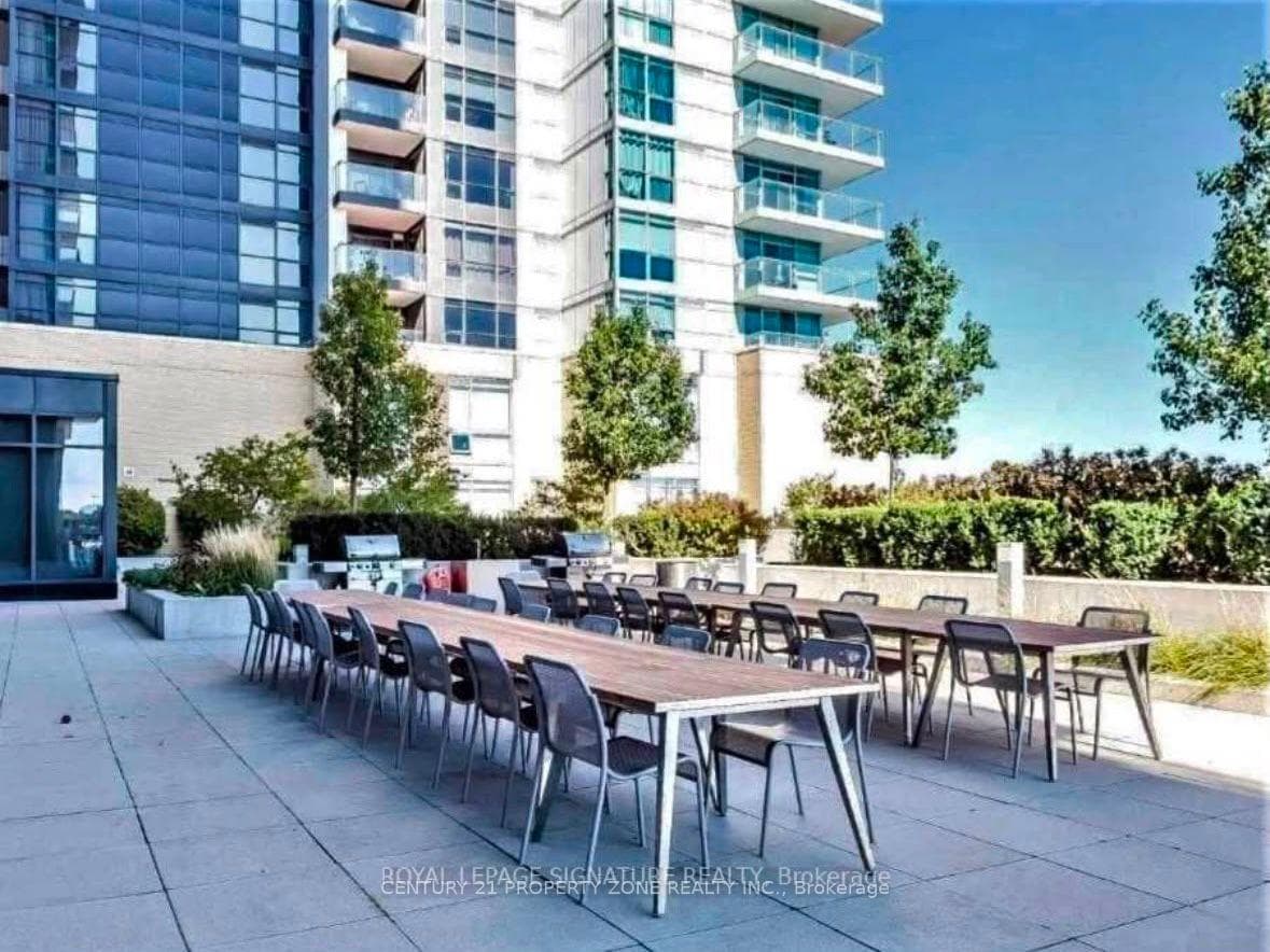 33 Singer Court Unit 303 photo 1