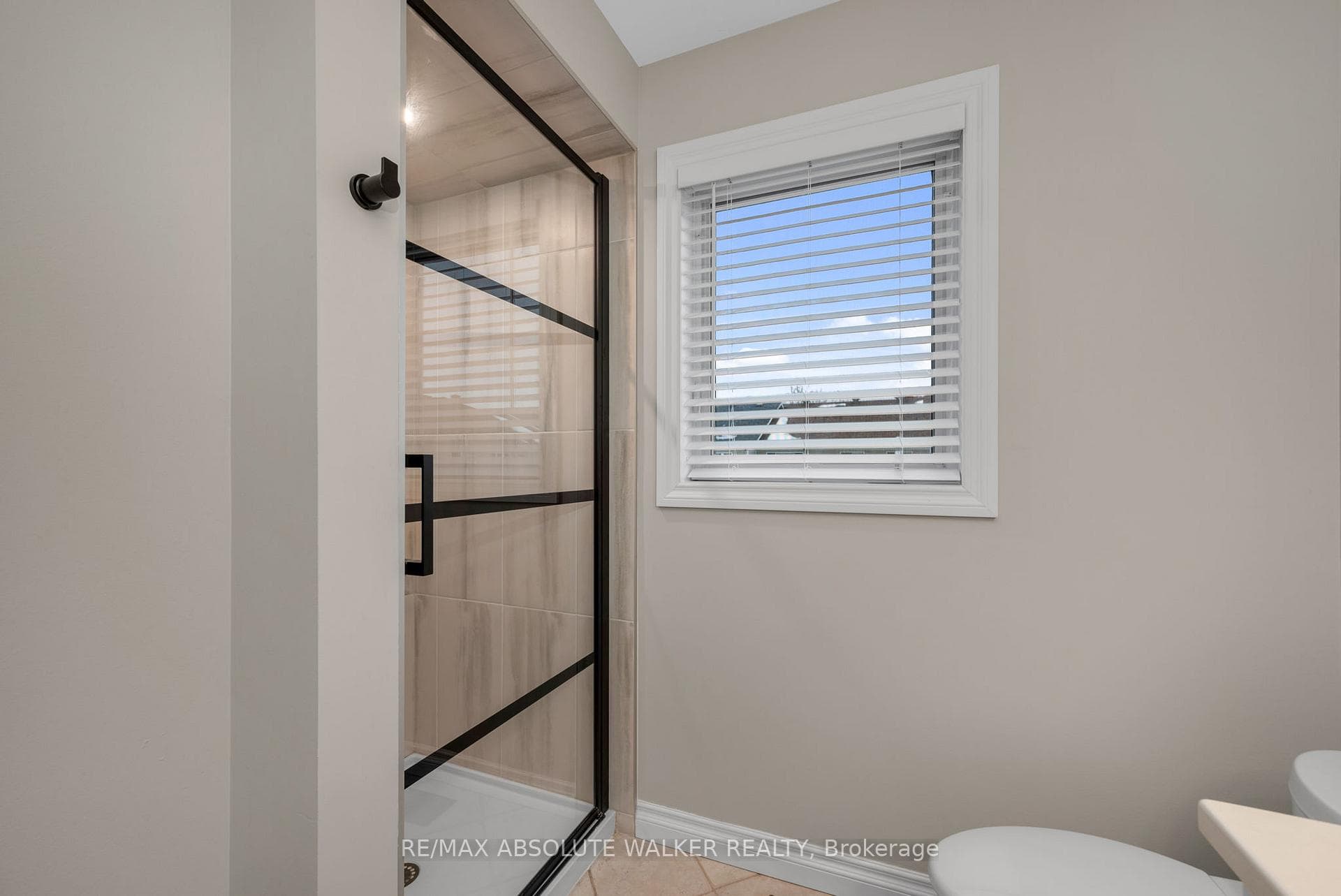 713 Carmella Crescent photo 33
