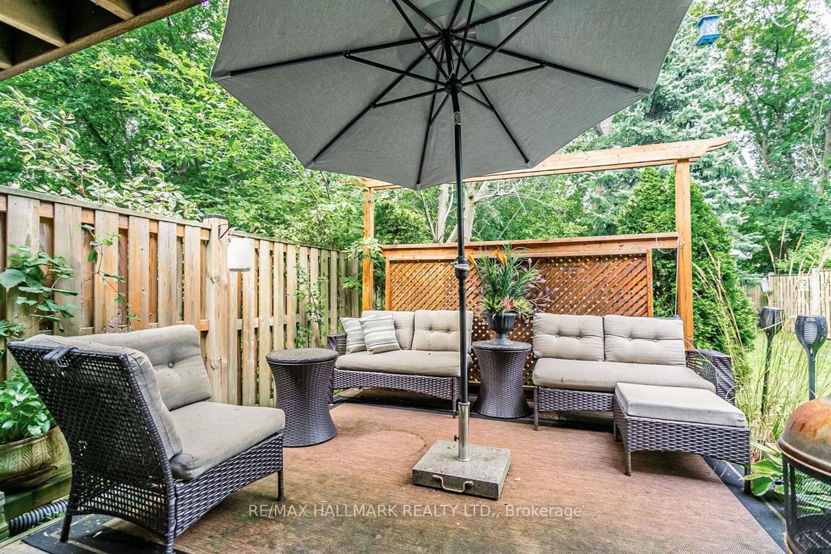 685 Elgin Street photo 29