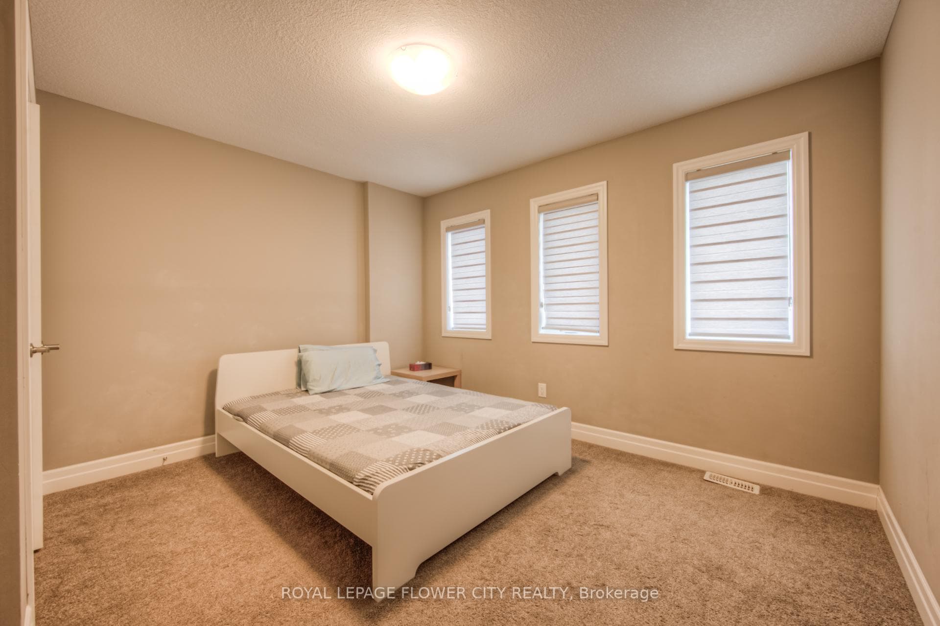 43 Pondcliffe Drive photo 27