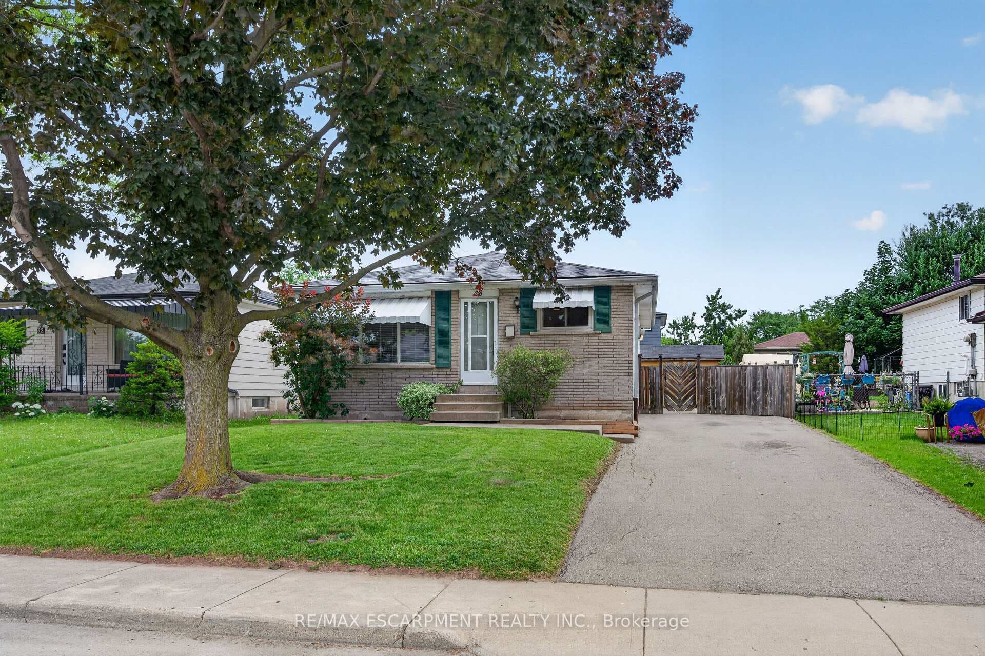 28 Boston Crescent photo 2