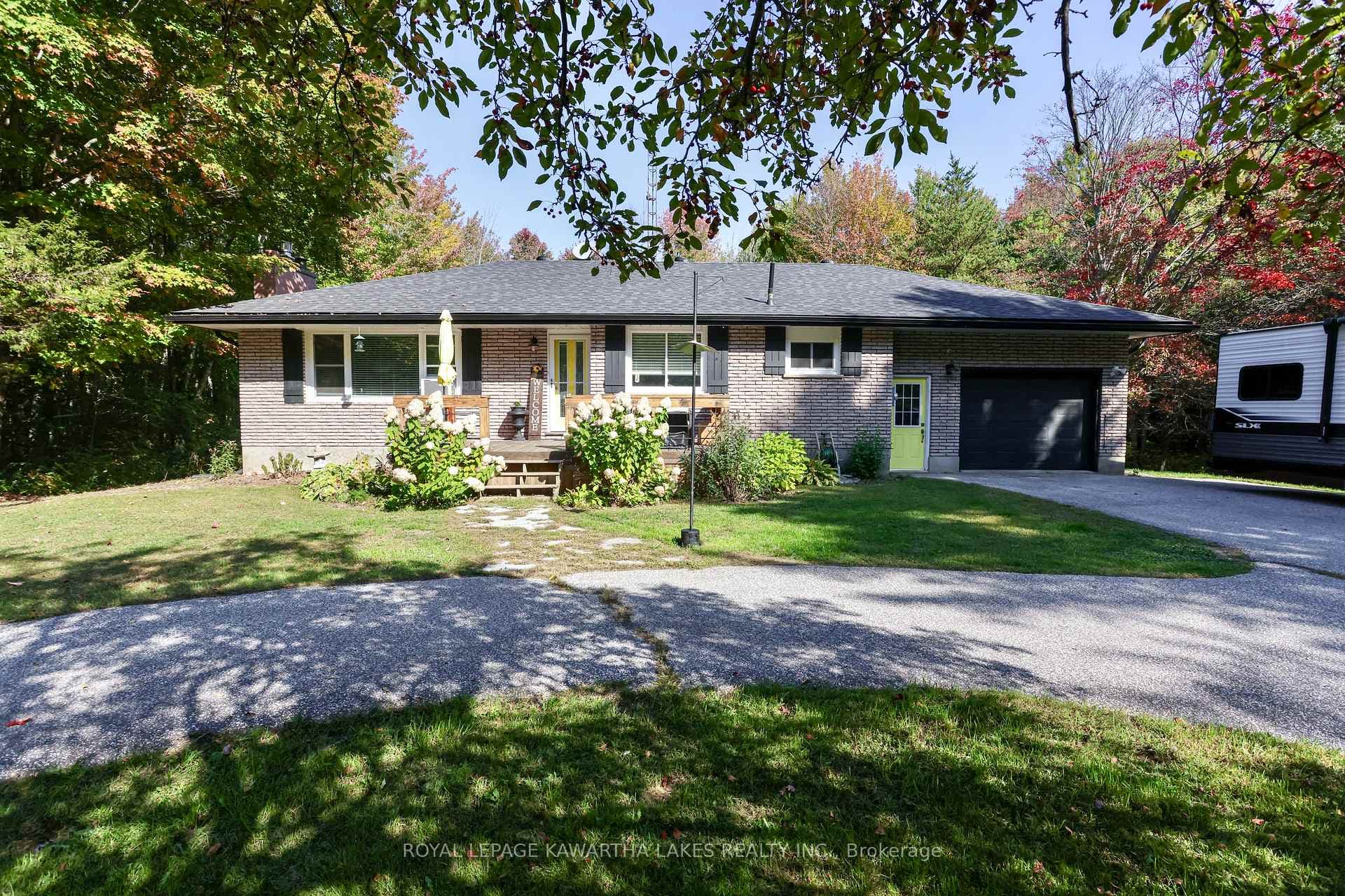 1185 Zoschke Drive photo 4