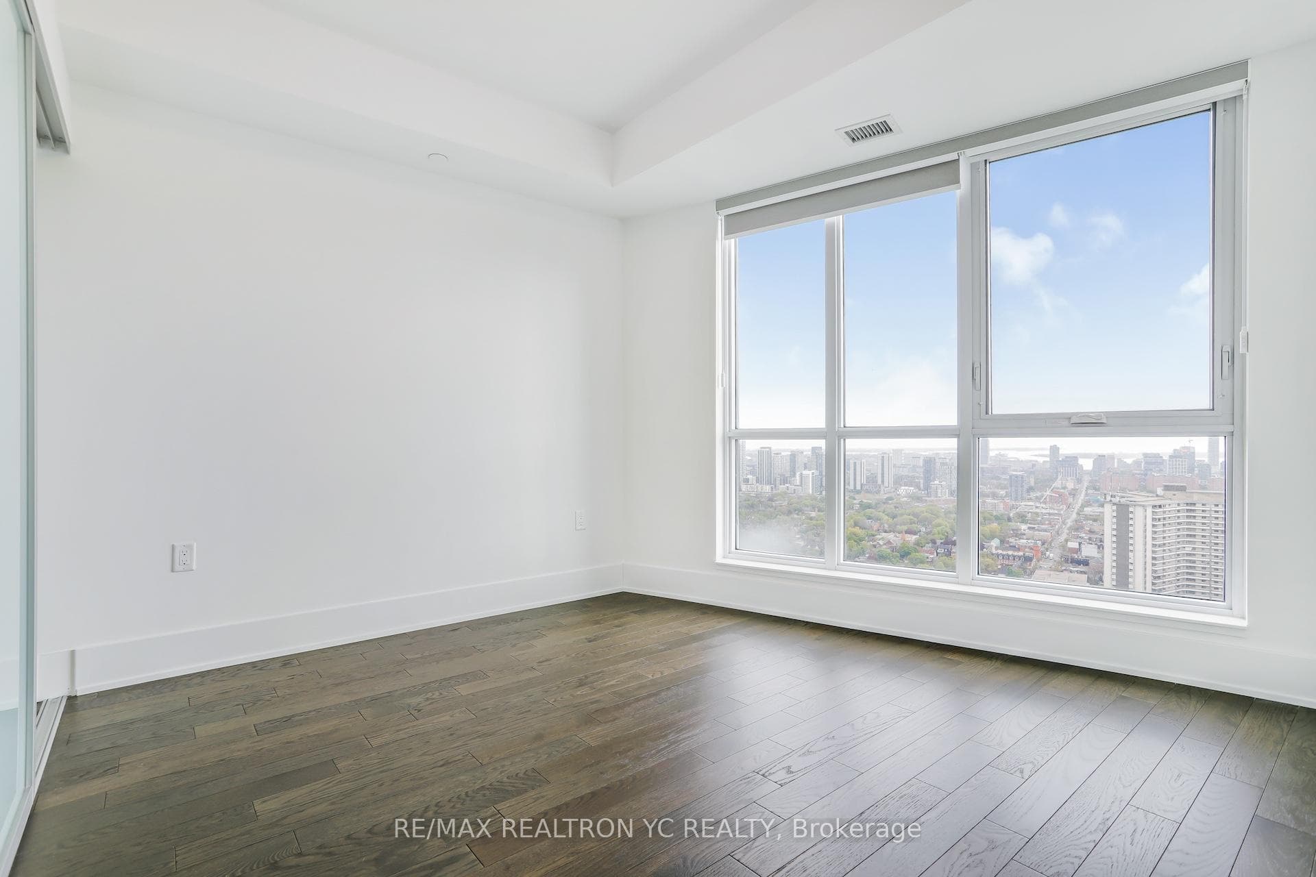 585 Bloor Street Unit 3819 photo 18