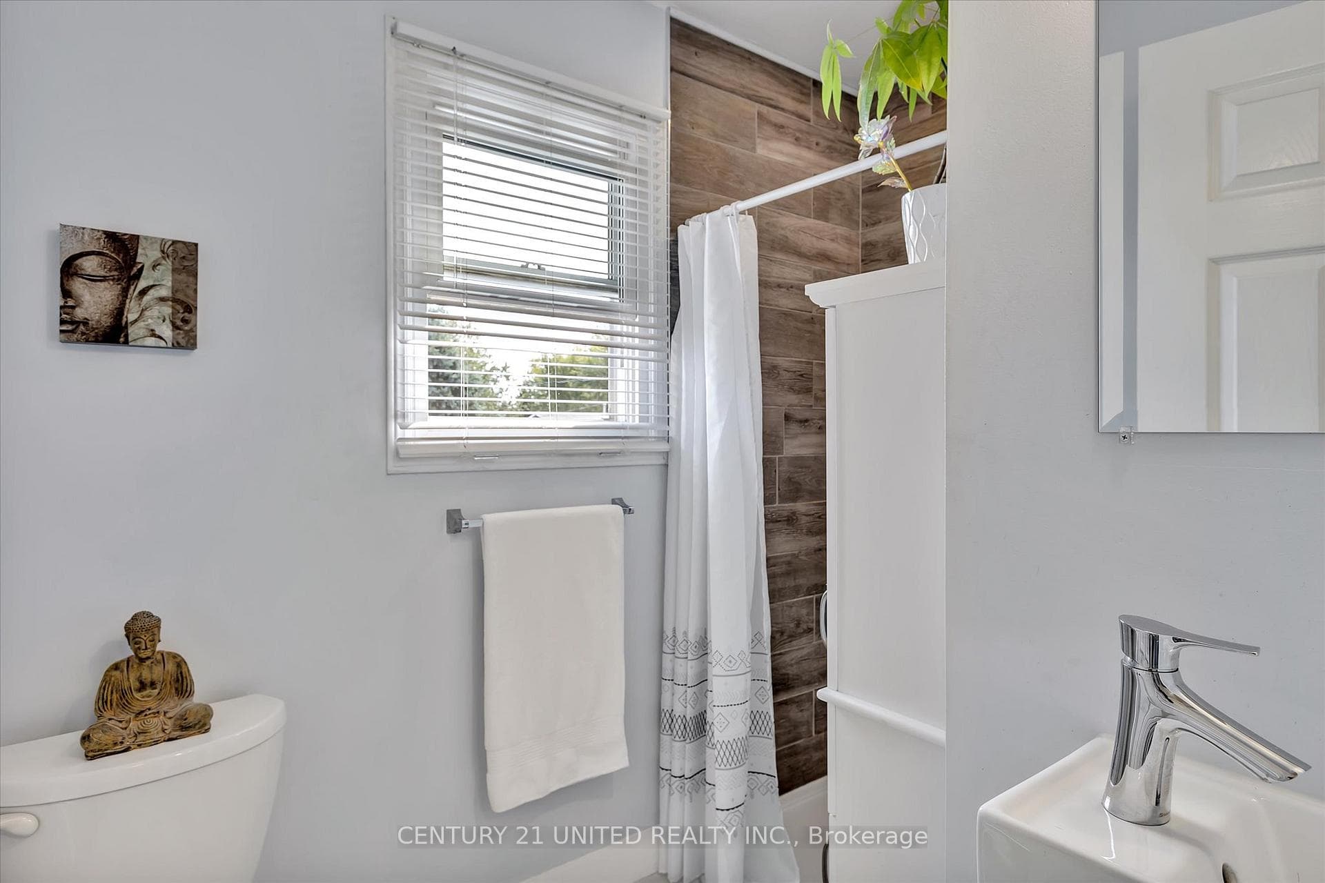 472 Burnham Manor Court photo 15