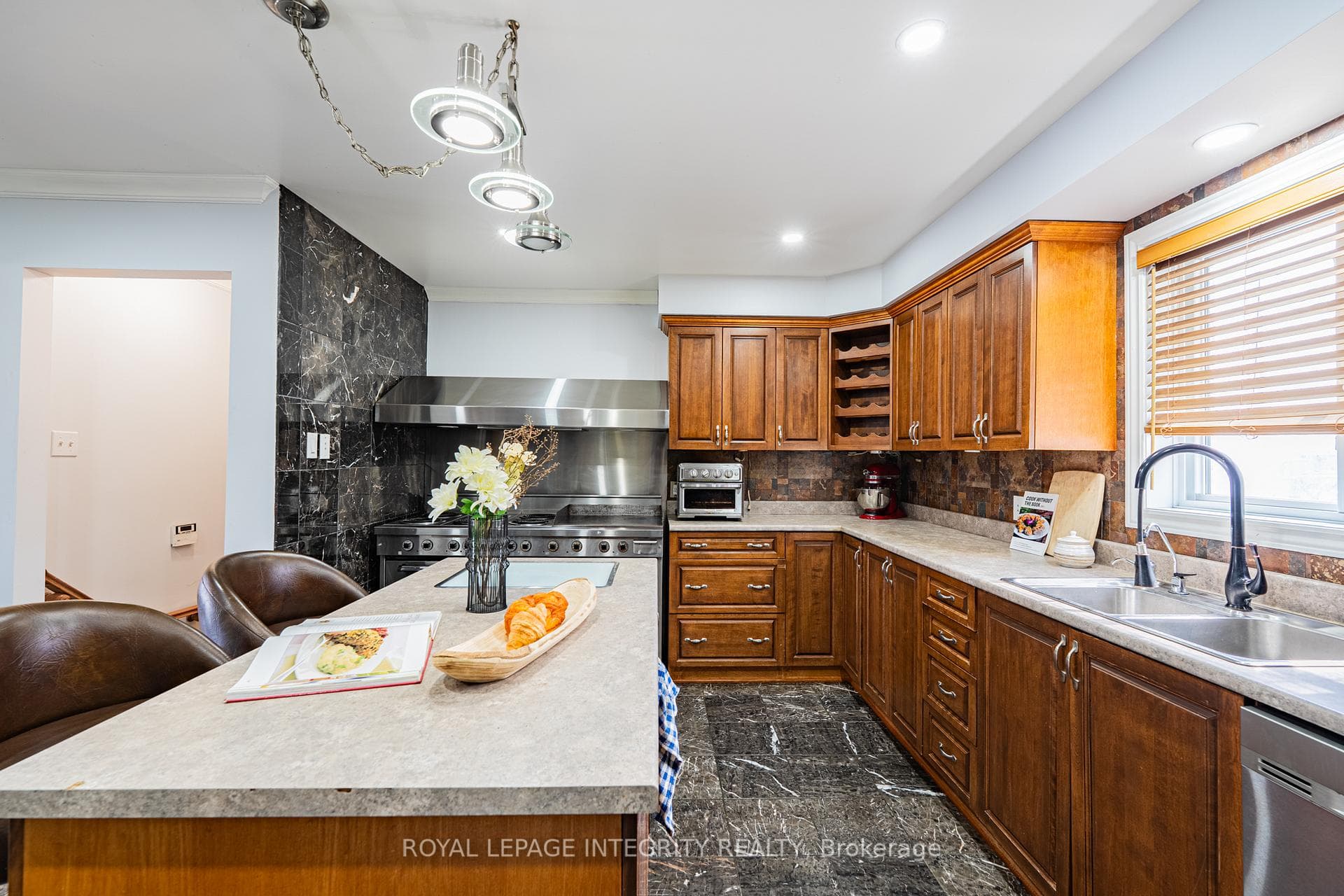 3318 DUNROBIN Road photo 11