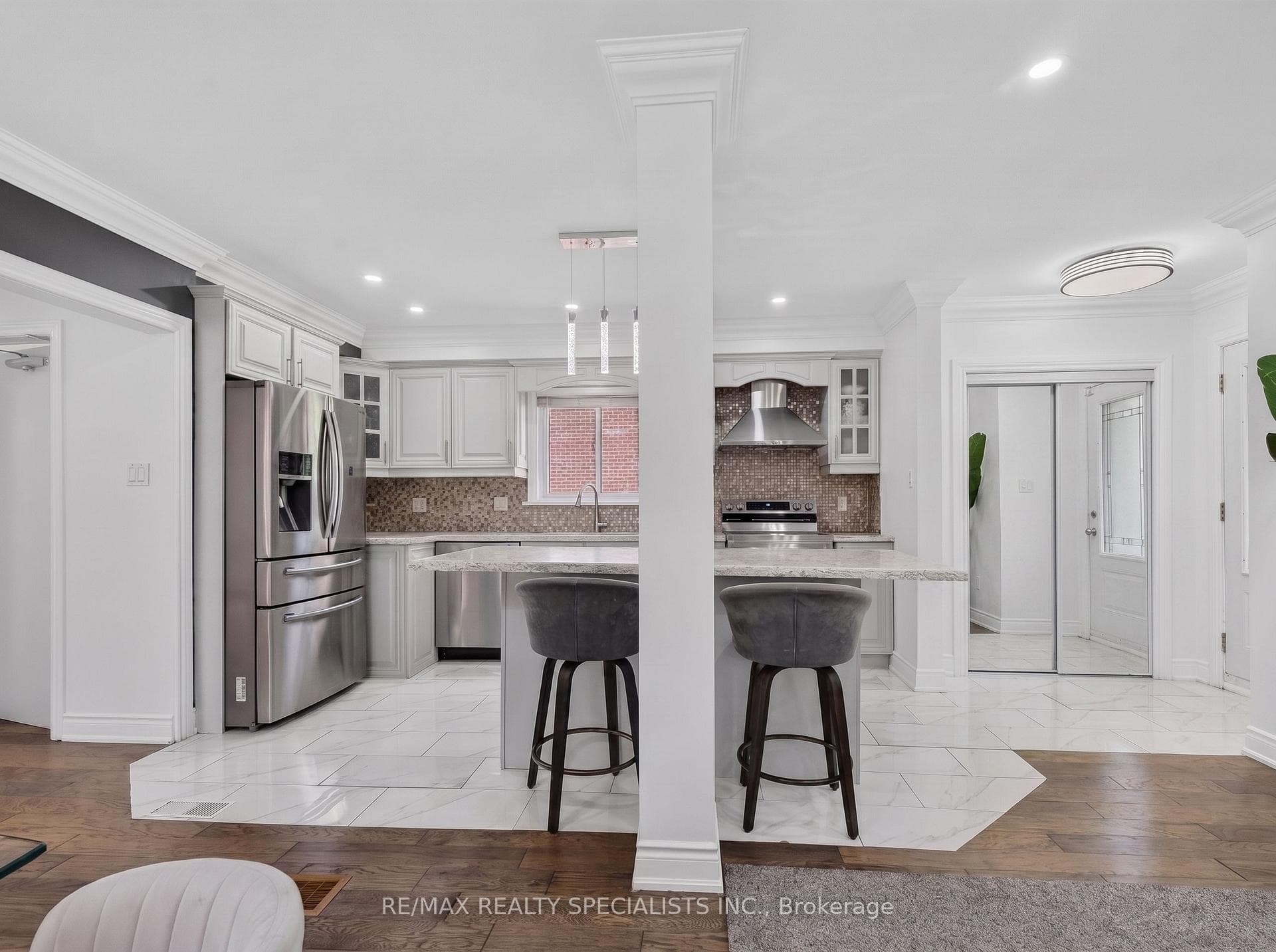 94 Eringate Drive photo 15