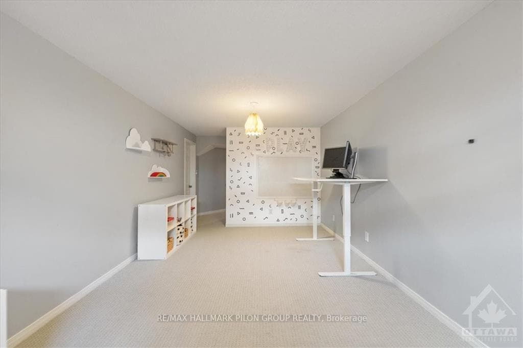 235 ROLLING MEADOW Crescent photo 21