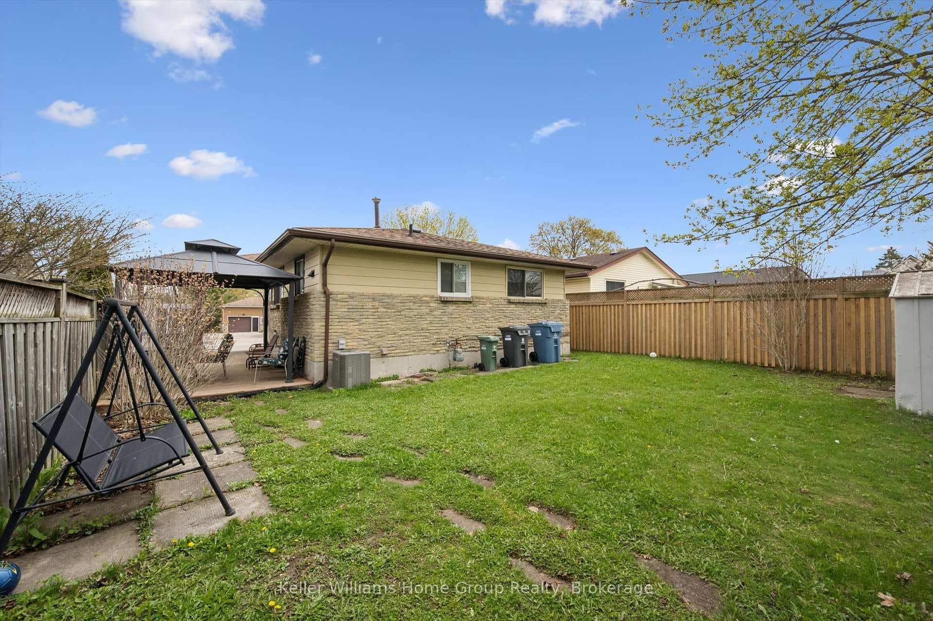 14 Muskoka Drive photo 35