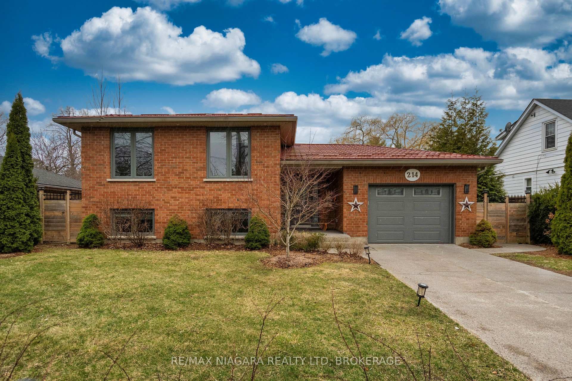 214 Mary Street photo 1