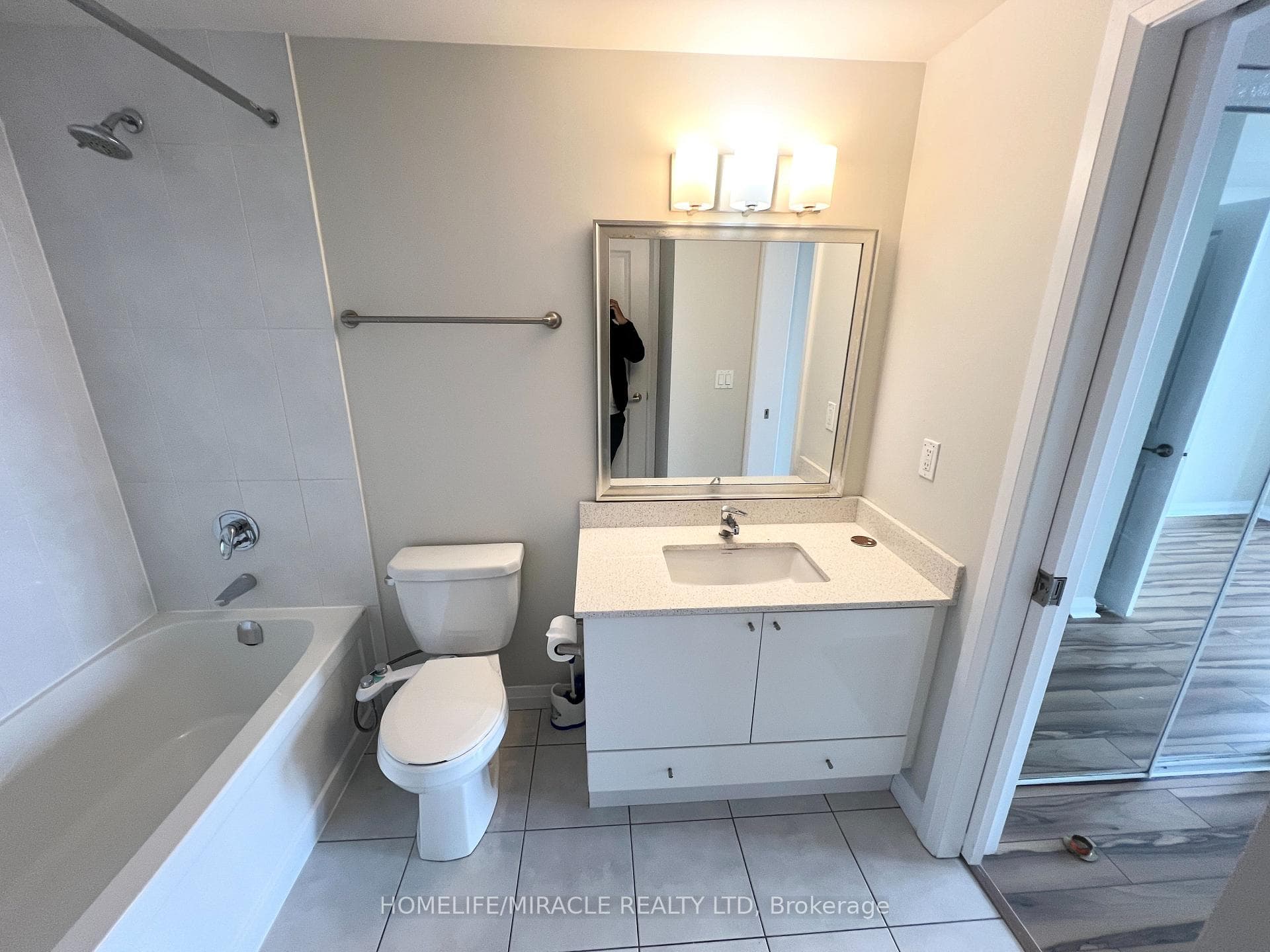 55 Eglinton Avenue Unit 705 photo 9