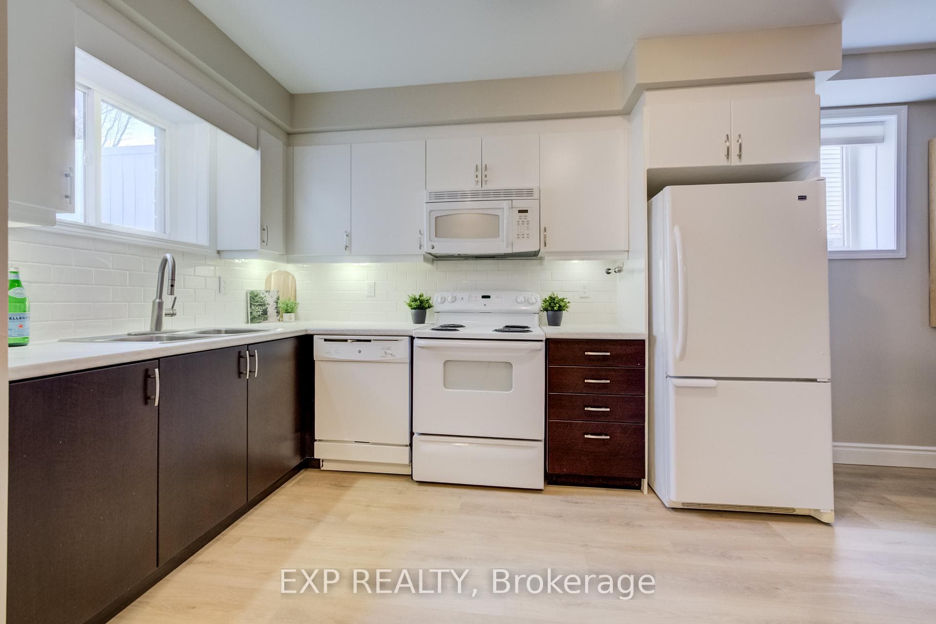 246 Westmeadow Drive Unit A photo 3