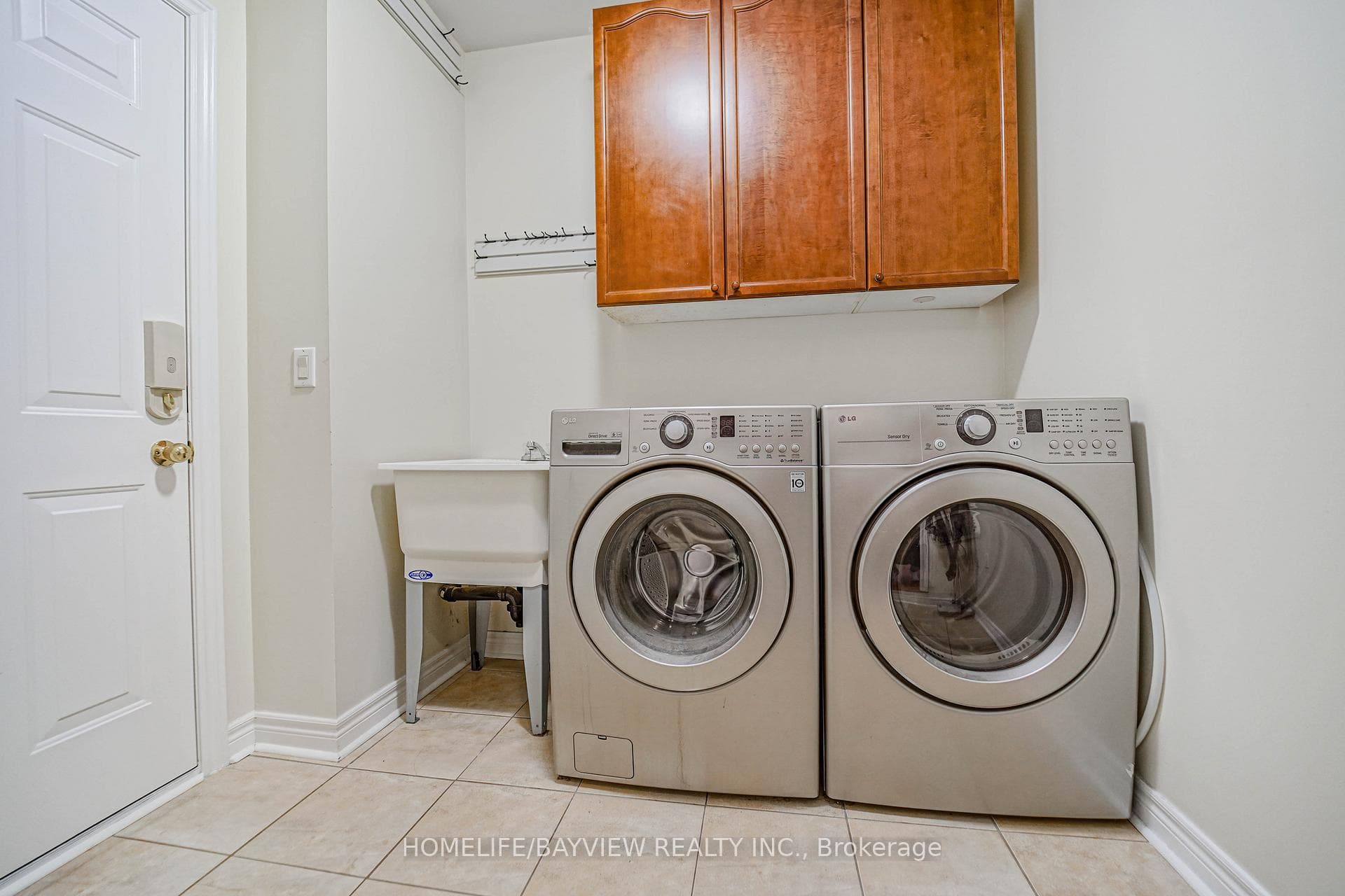 88 Regatta Avenue photo 14