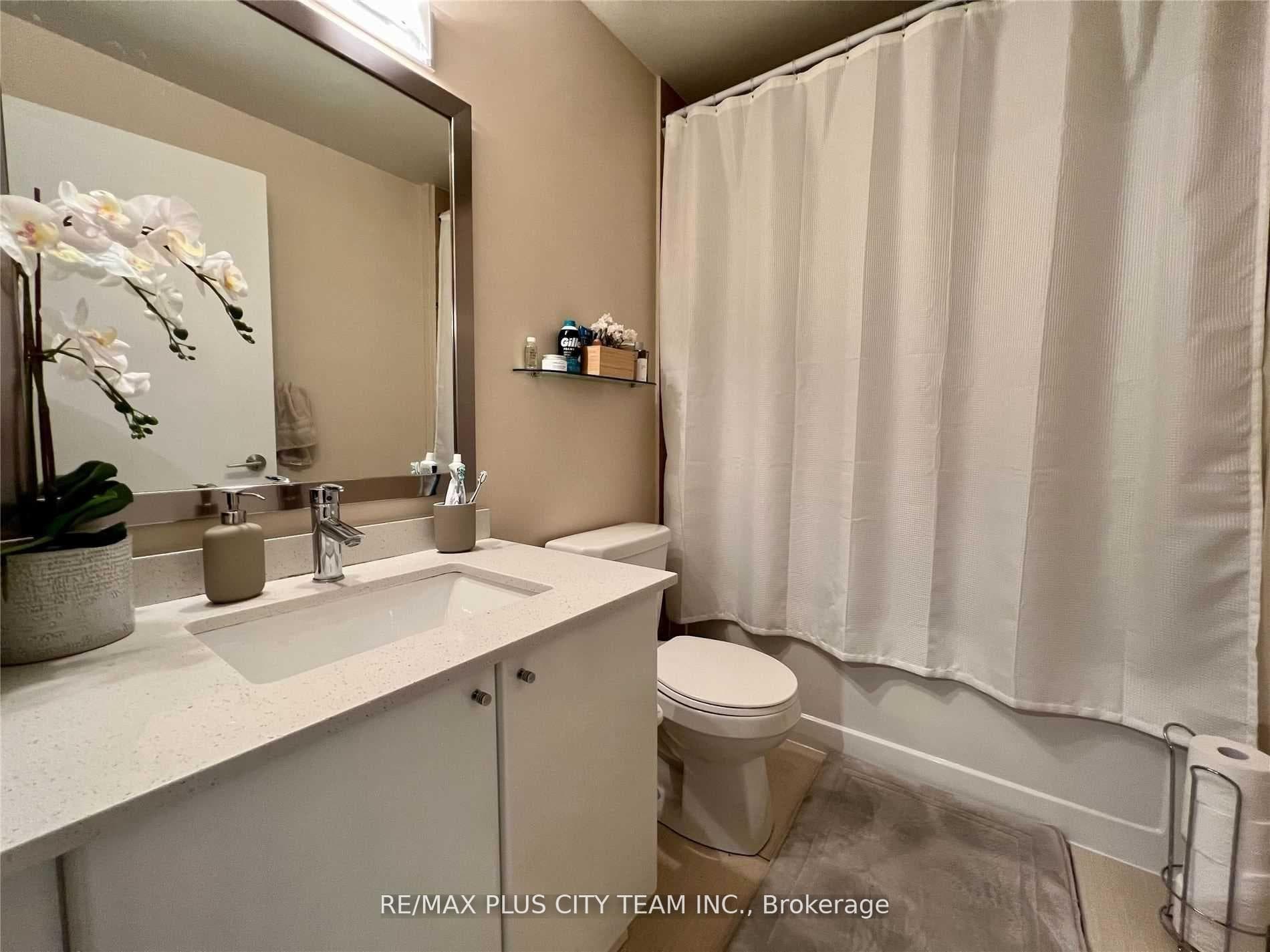 33 Bay Street Unit 2501 photo 14