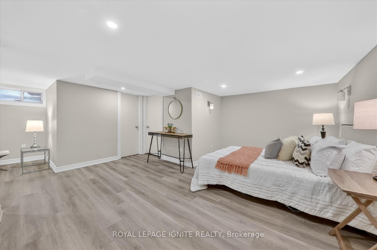 390 Jarvis Street photo 26