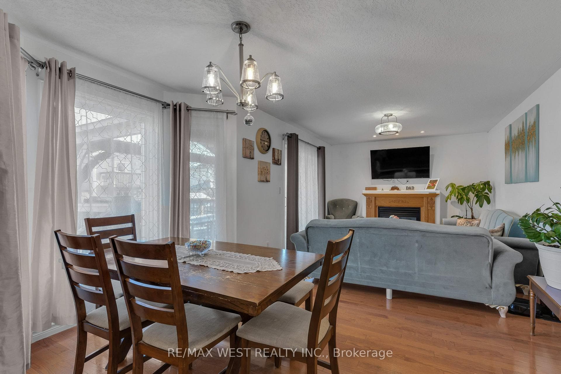 1059 Greenwood Park photo 7