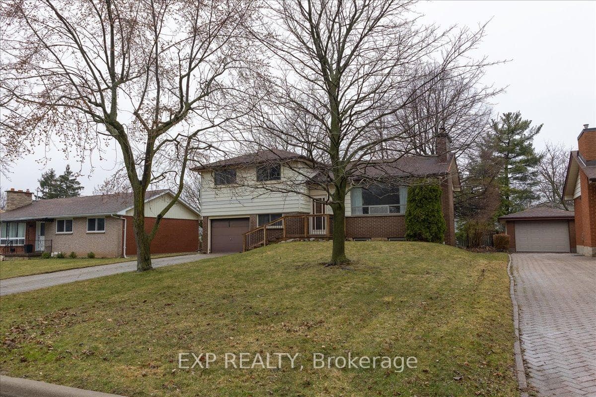304 Burlington Crescent photo 1