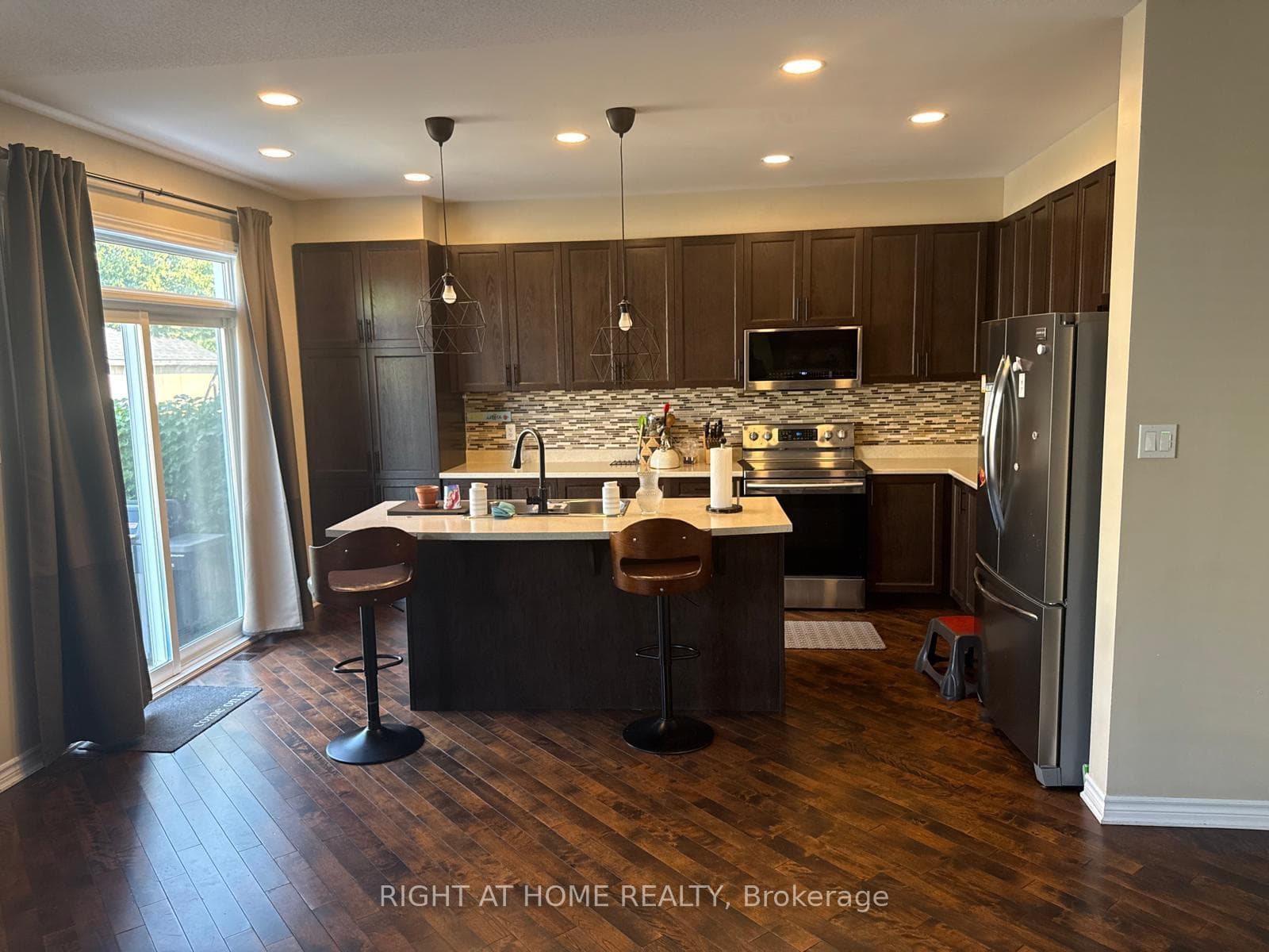 371 VENDEVALE Avenue photo 11