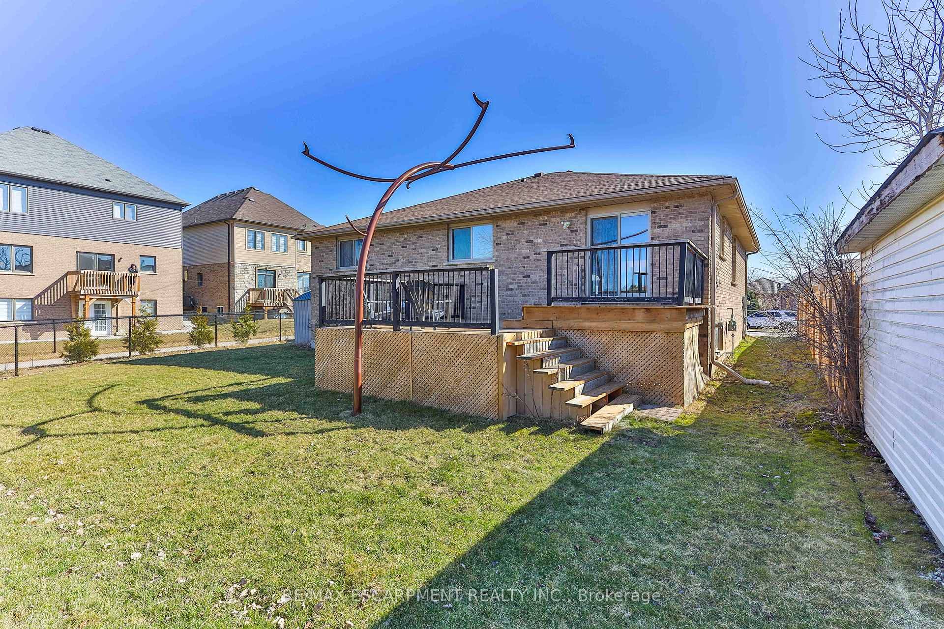 98 THOMAS Avenue photo 6