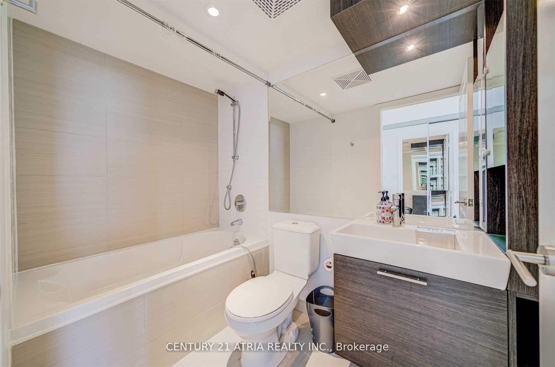 386 Yonge Street Unit 4916 photo 23