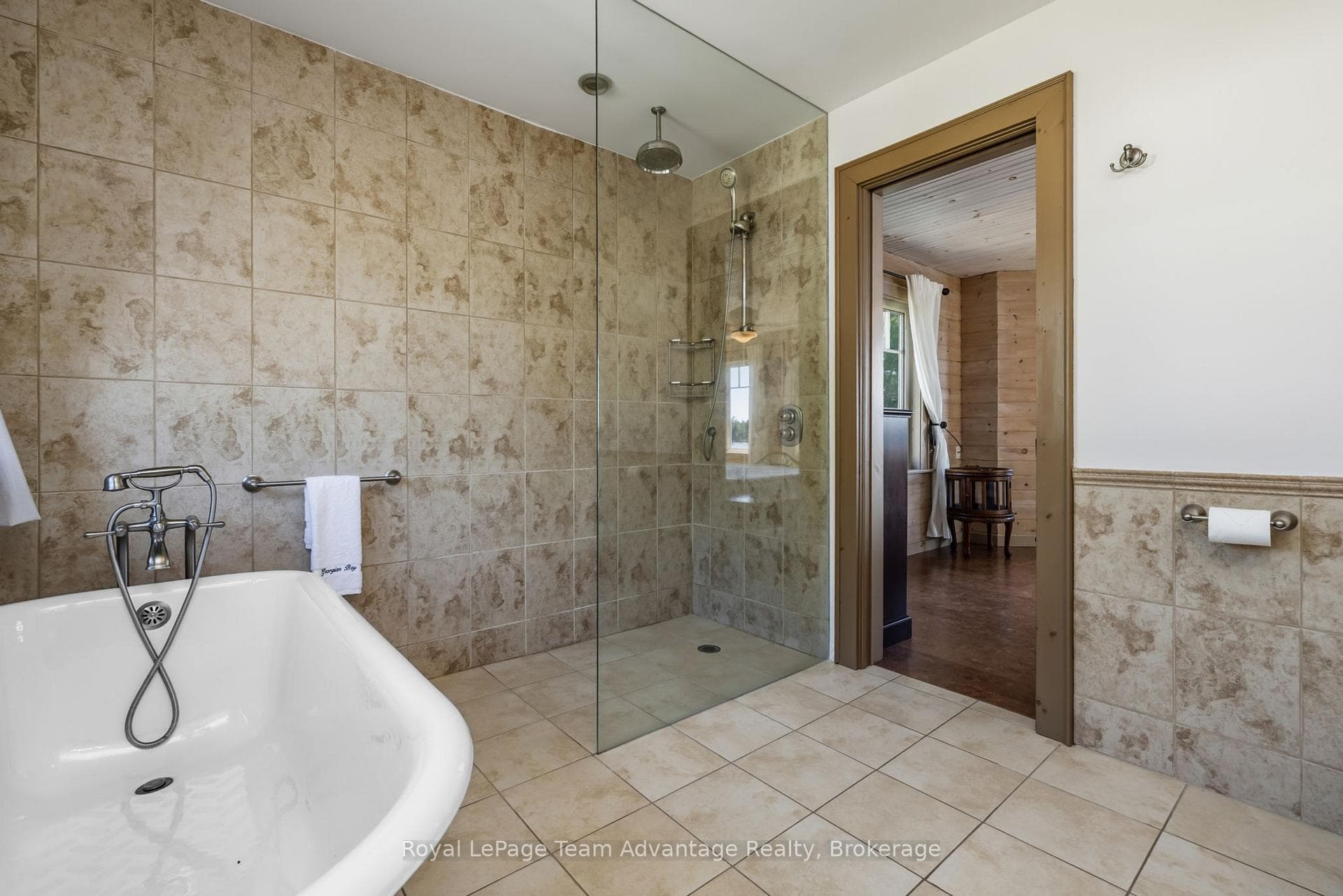 121 Rattlebear Drive photo 17