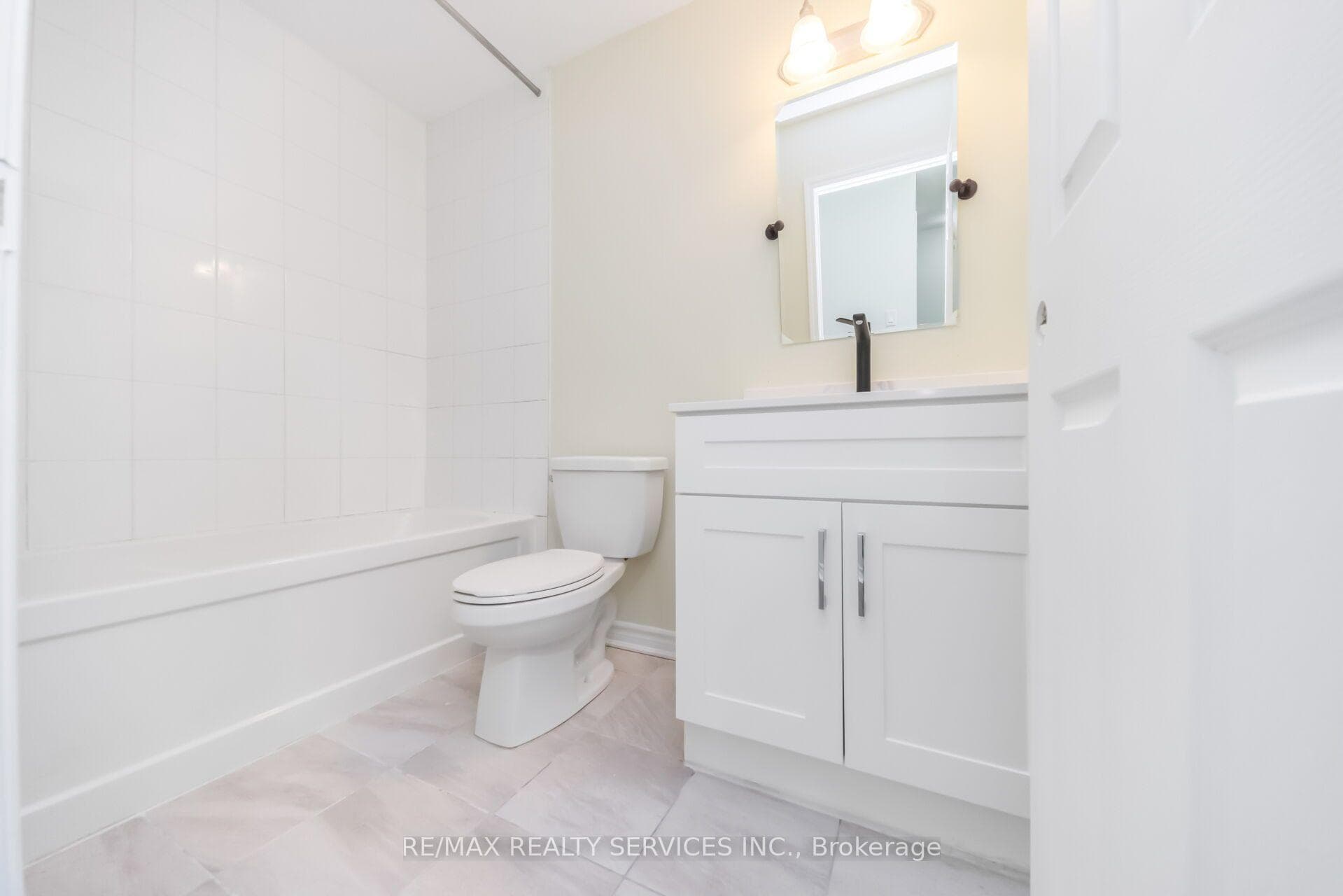 39 Baycliffe Crescent photo 31