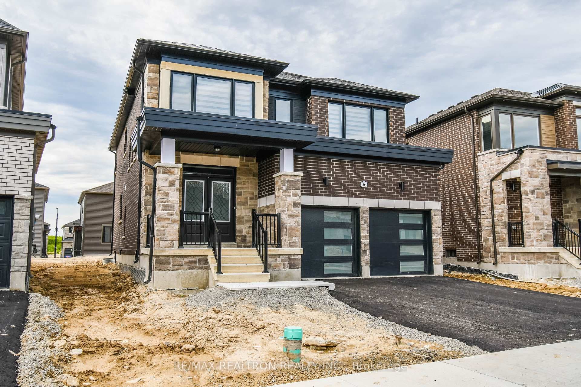 36 Del Ray Crescent photo 2